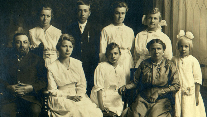Mueller Family, about 1920