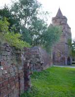 Schwedt gate and wall