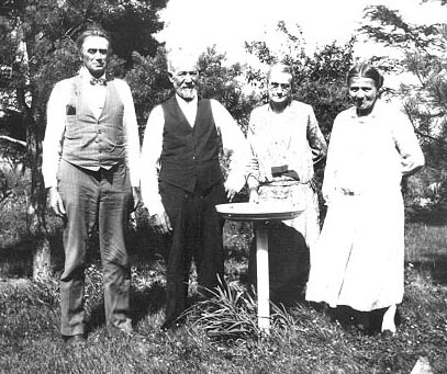 Bill, Henry, Kate and Anna Rieckmann