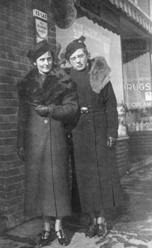 Marie and Selma, Shopping