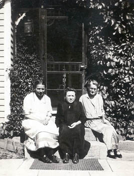 Anna Mueller, Marie Rieckmann, Kate Scheffel