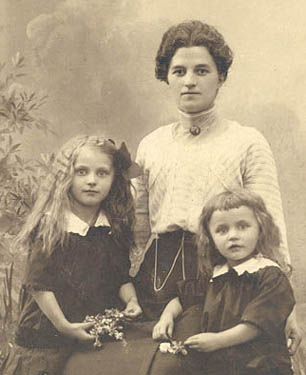 Greti Mueller & Daughters